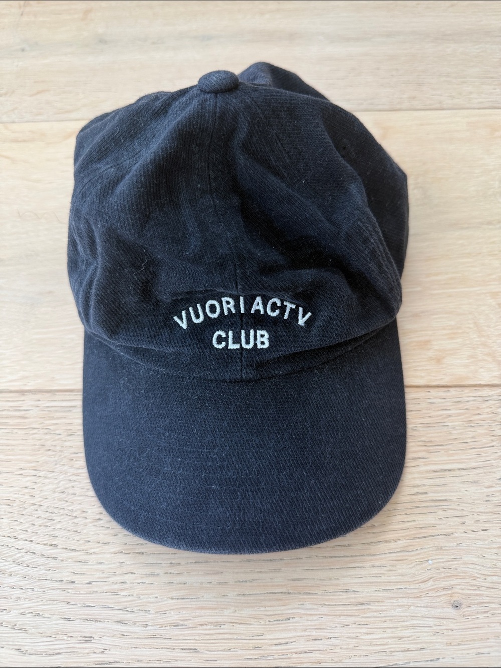 Vuori ACTV Club Black Dad Hat